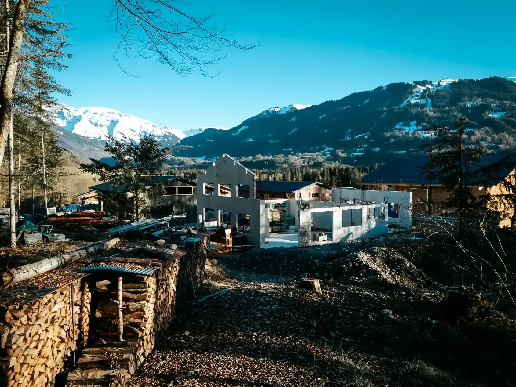 Chantier de chalet neuf en maçonnerie générale aux Gets
